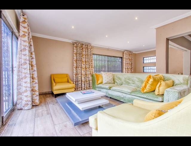 5 BEDROOM FREESTANDING FOR SALE IN MEREDALE